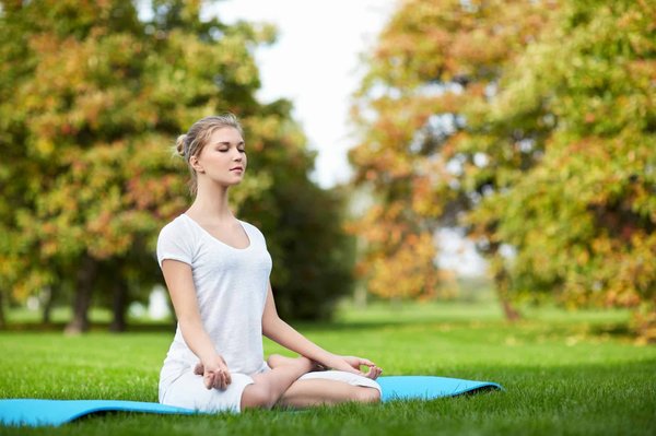 Découvrez les clés du bien-être : yoga, nutrition et sport